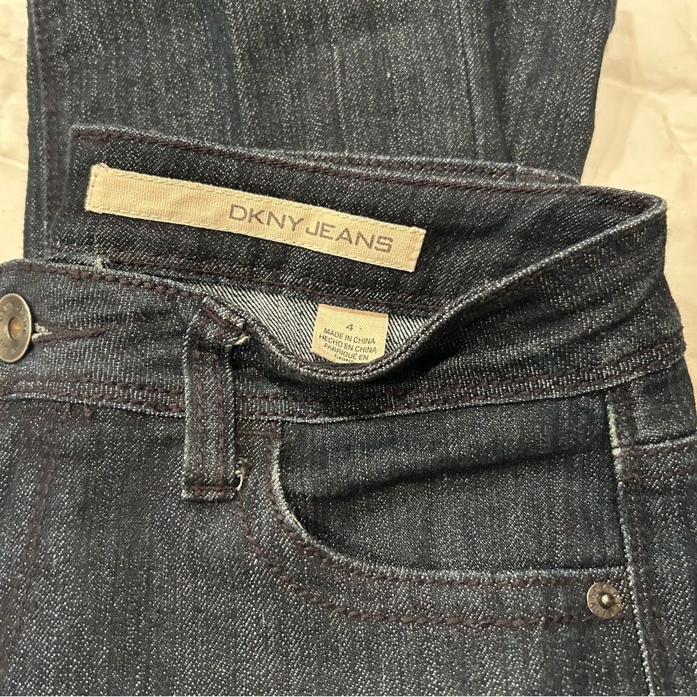 DKNY Size 4 Jeans